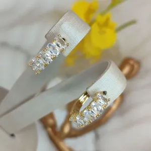 Argola com Zirconias Navete Banhada a Ouro