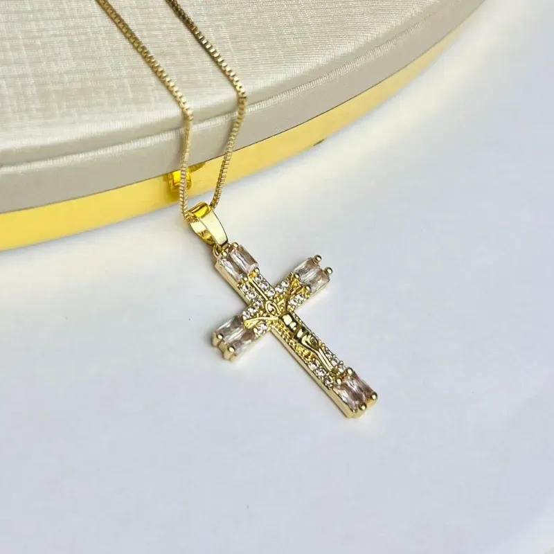 Colar Crucifixo com Jesus Banhado a Ouro