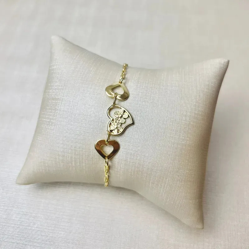 Pulseira Corações e Flores Banhada a Ouro