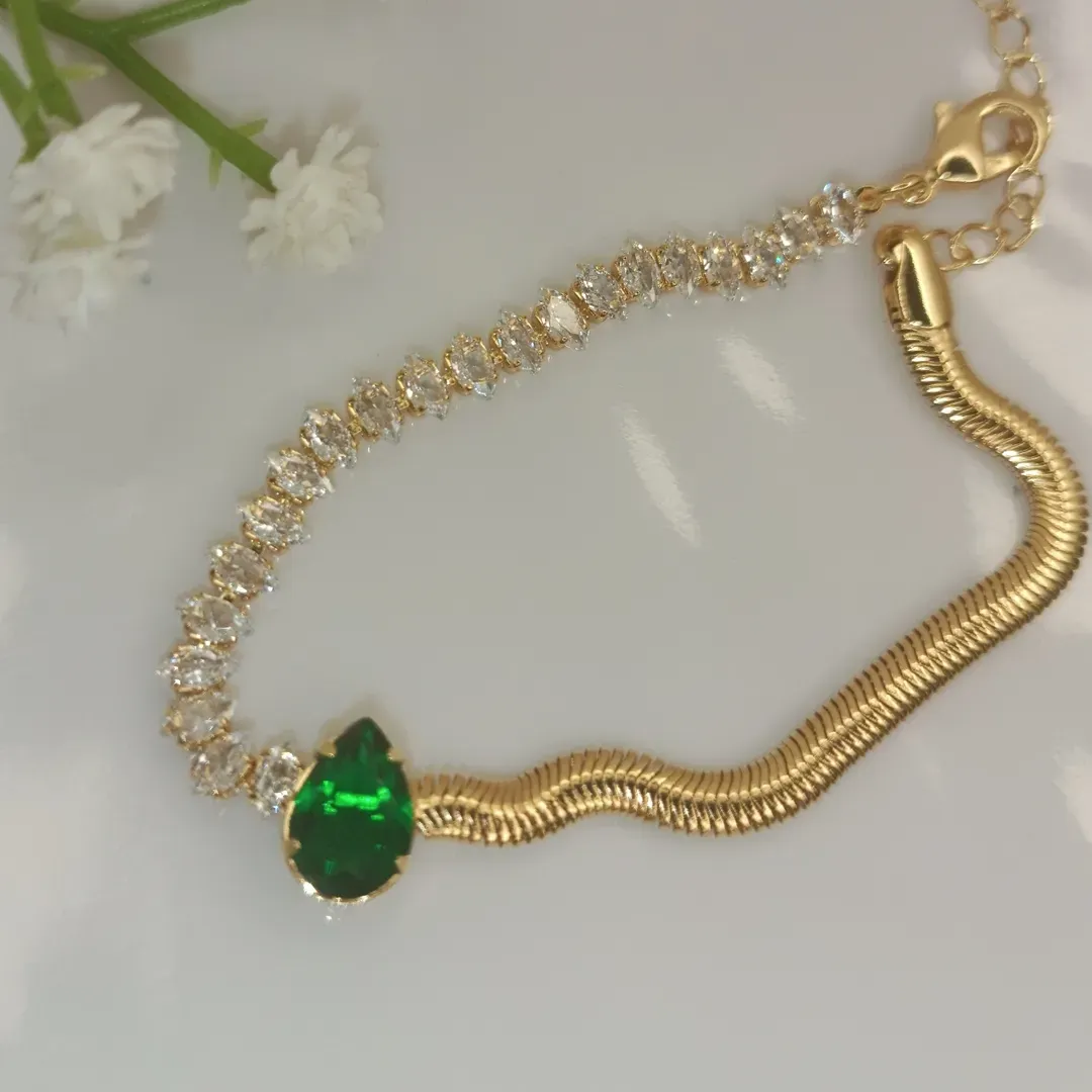 Pulseira Fio Alemão Cravejada em zirconia verde Banhado a Ouro