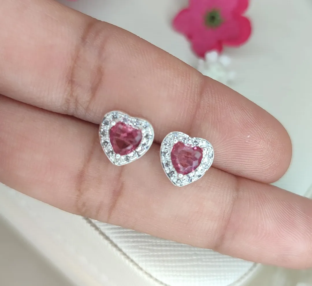 Brinco de Coração Zirconia Rosa Cravejado Banhado a Prata