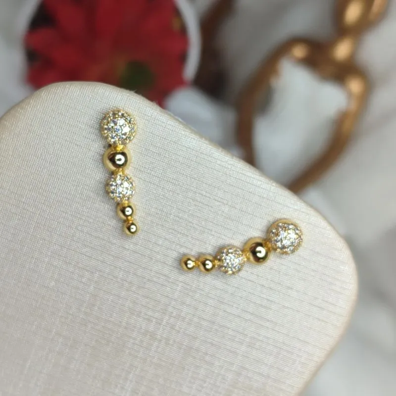 Brinco Ear Cuff Centopeia De Zirconia Banhado a Ouro